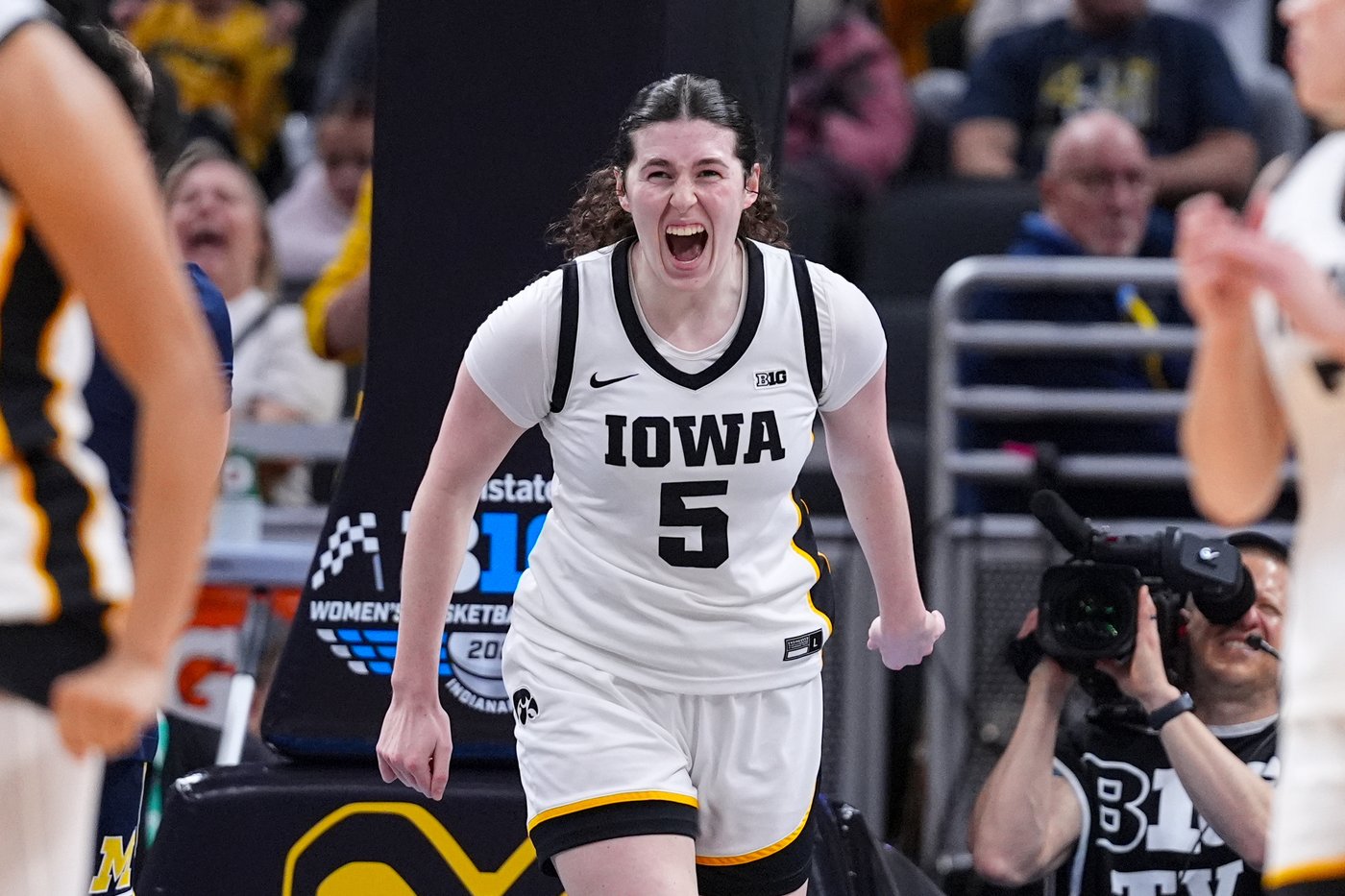 Iowa's rebranding is complete. Two years after Caitlin Clark, Hawkeyes pounding post with Ava Heiden | iNFOnews.ca