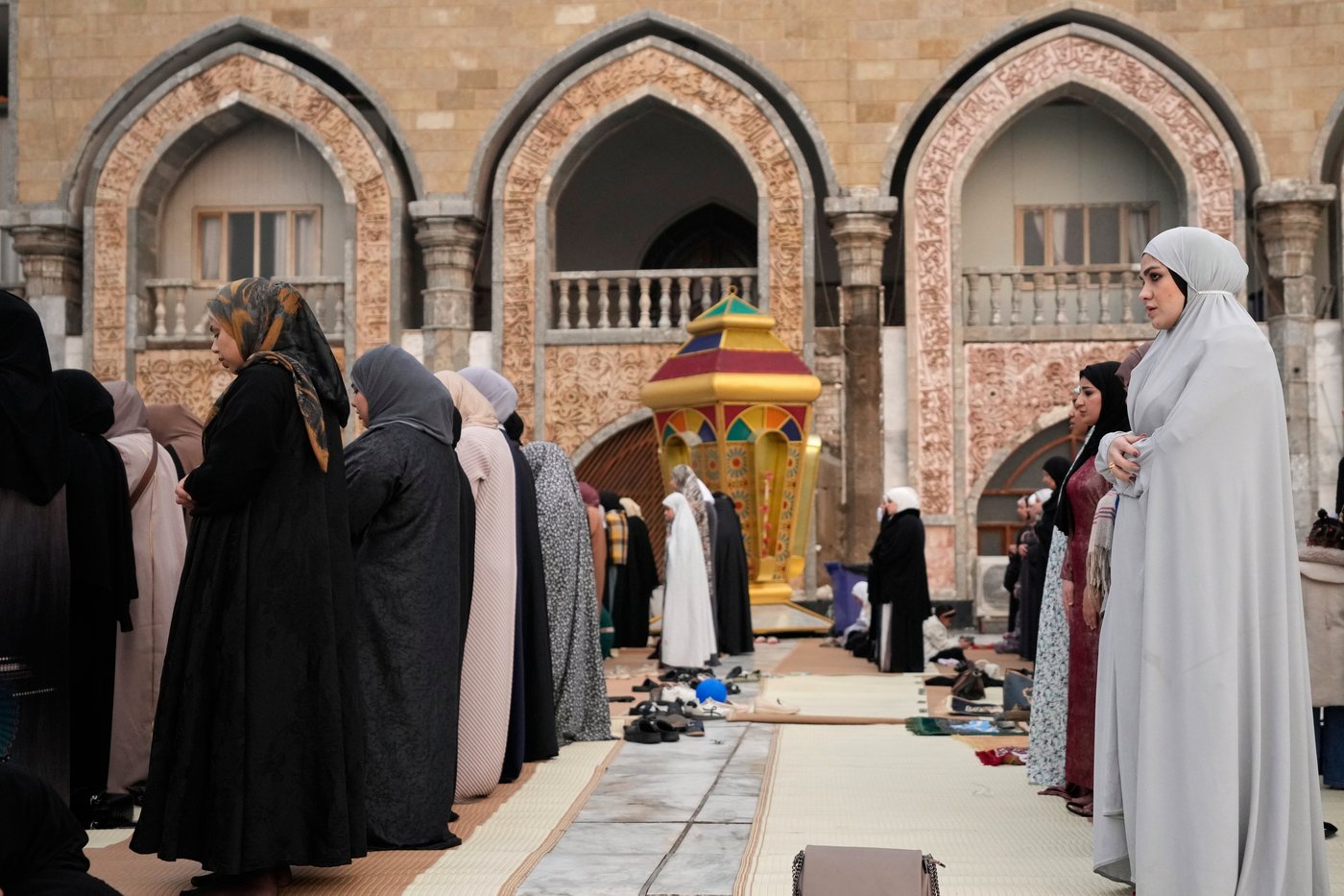 A look at celebrations for Eid al-Fitr around the world, in photos | iNFOnews.ca