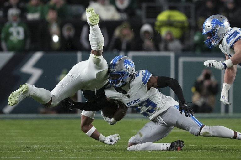 Dubious call seals Eagles' win over Lions and shakes up the NFC playoff race | iNFOnews.ca