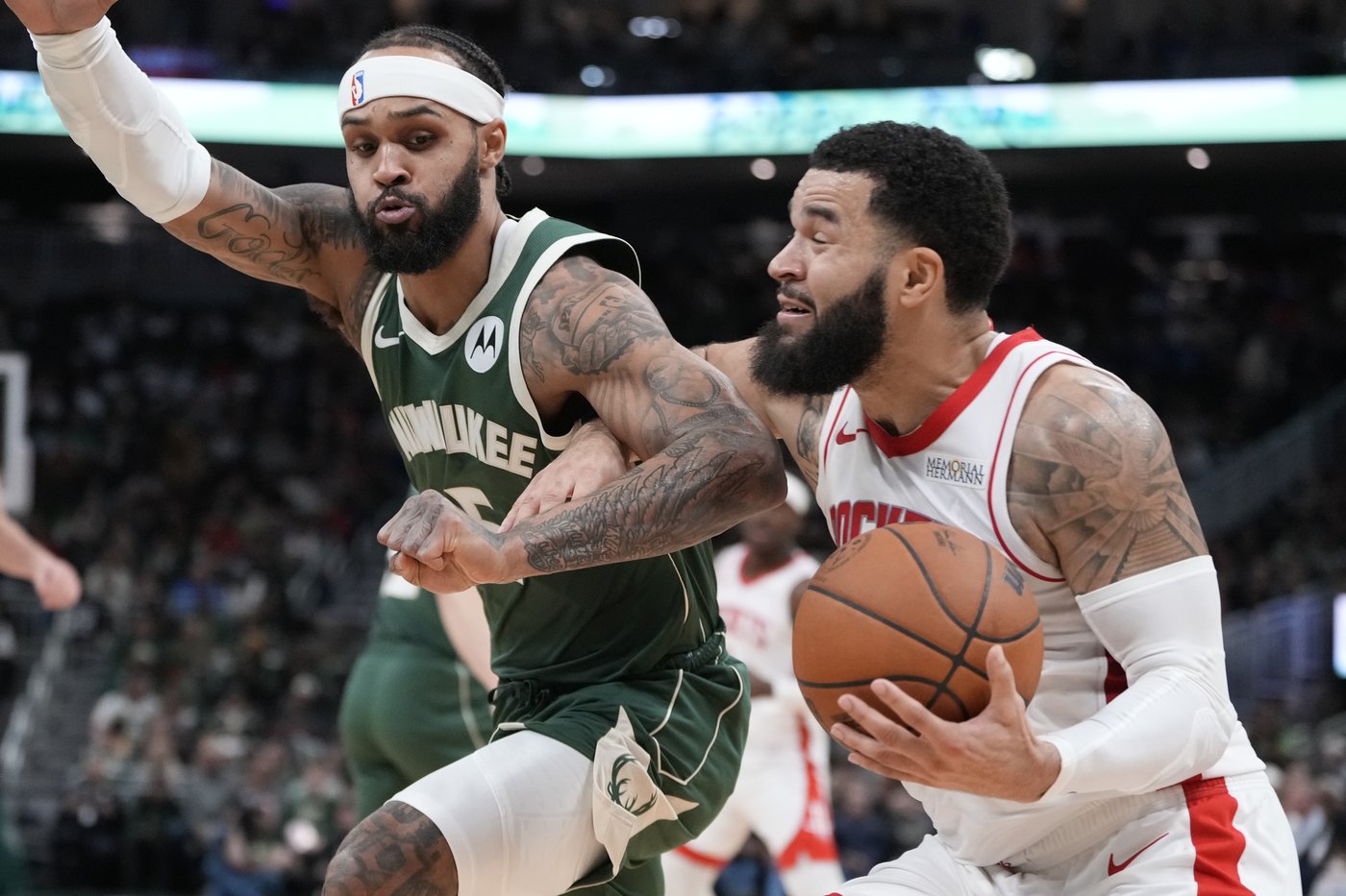 Bucks win 101-100 on Lillard's late basket to snap Rockets' 5-game win streak | iNFOnews.ca Bucks win 101-100 on Lillard's late basket to snap Rockets' 5-game win streak | iNFOnews.ca