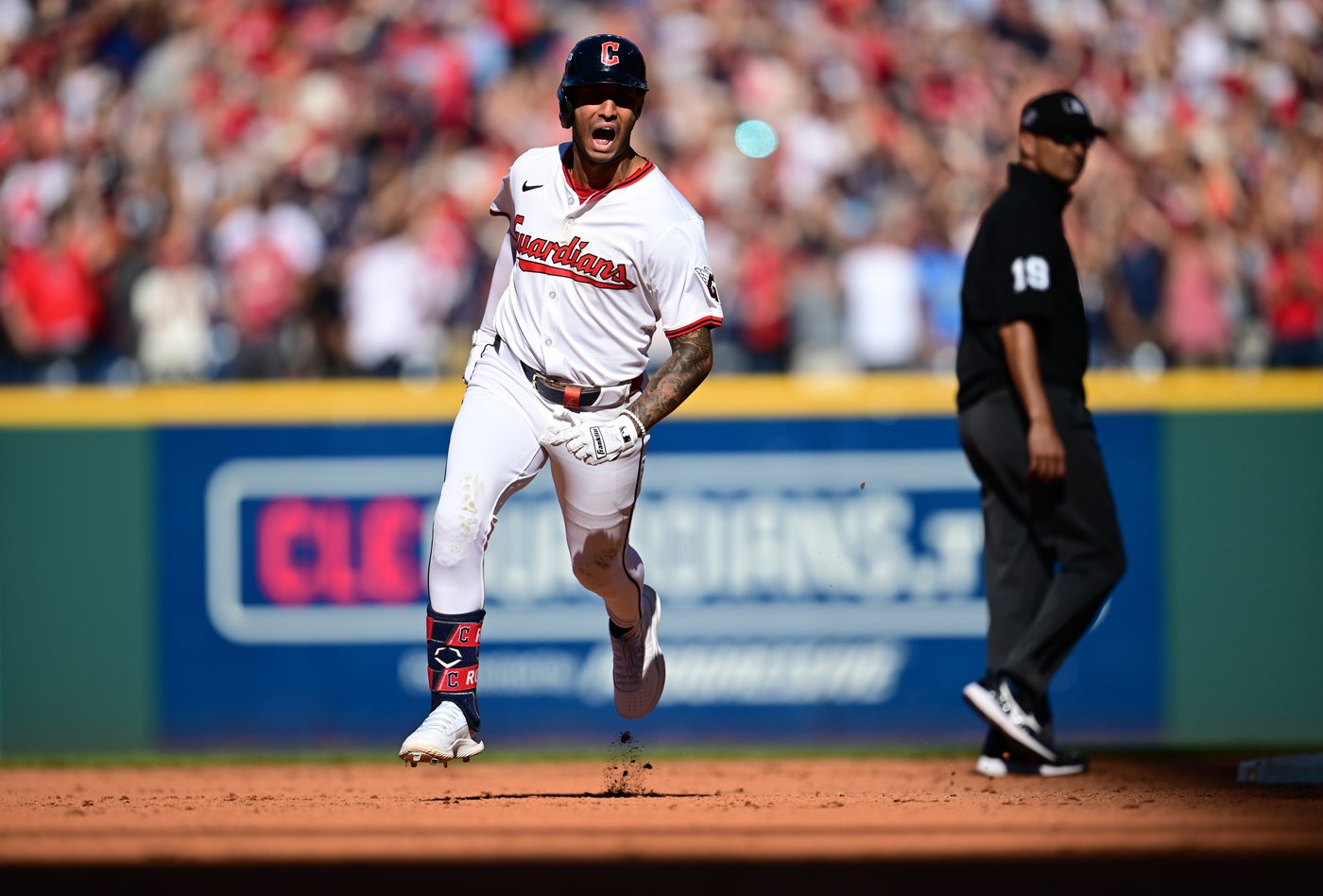 Rocchio, Naylor power 5-run eighth inning as Guardians beat Tigers 6-1 to even AL Wild Card Series | iNFOnews.ca