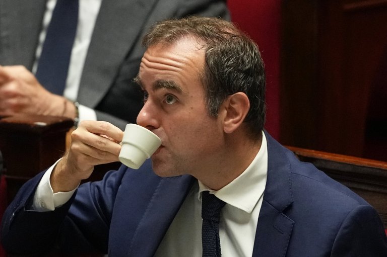Embattled French PM Sébastien Lecornu survives no-confidence vote in Parliament | iNFOnews.ca
