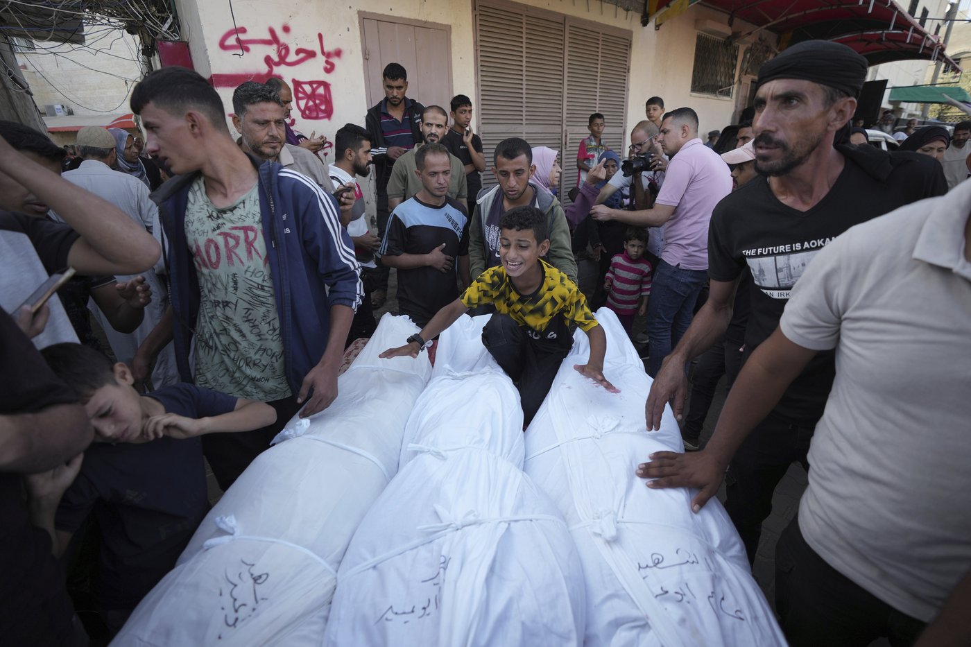 Israeli offensive in hard-hit northern Gaza kills and wounds dozens and threatens hospitals | iNFOnews.ca