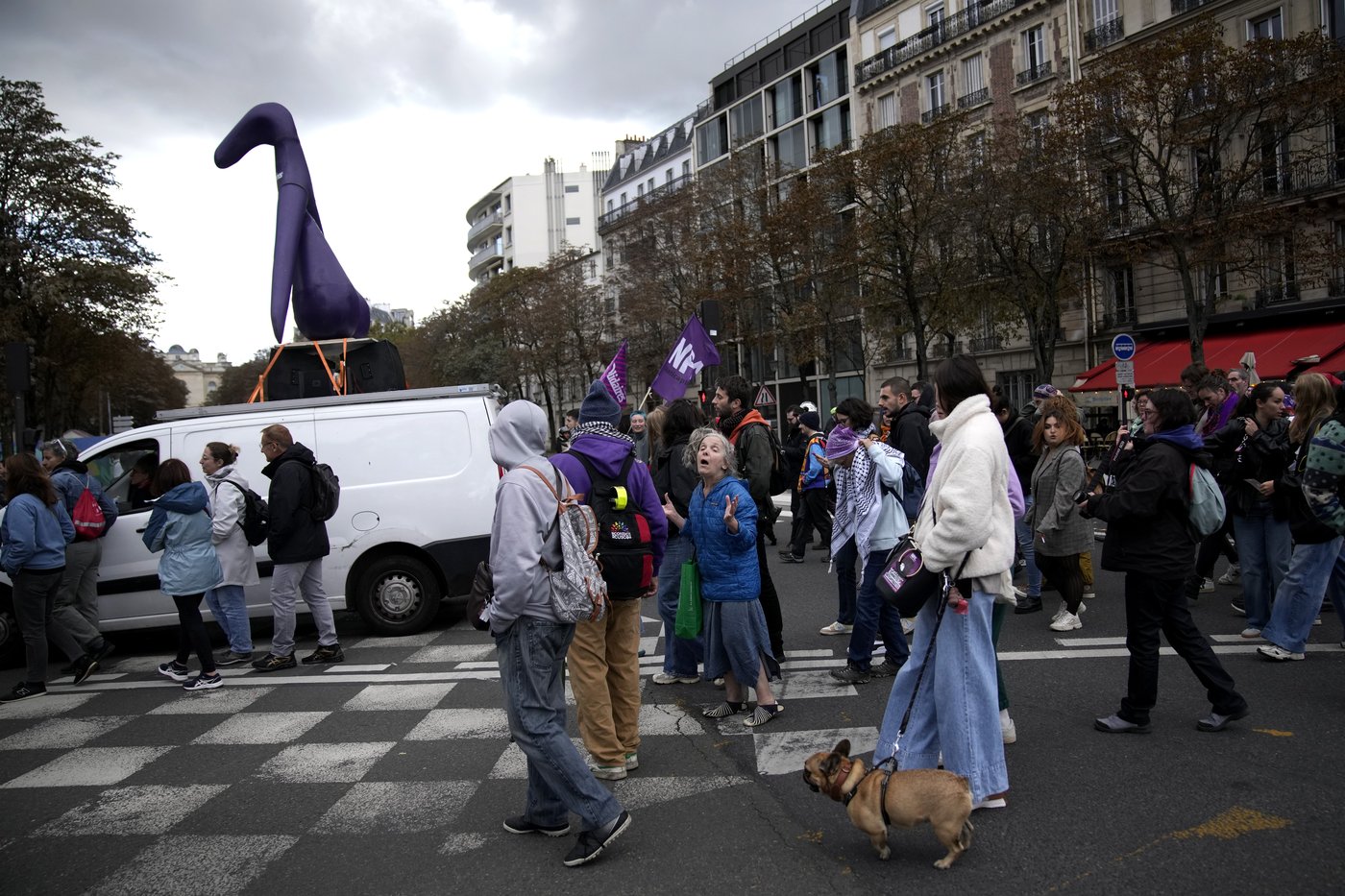 Hundreds rally in the streets of Paris to support world abortion rights | iNFOnews.ca