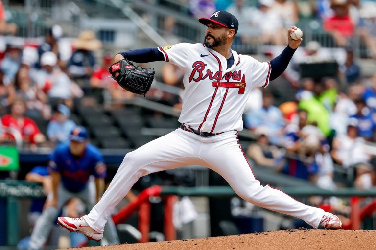 Braves left-hander Martín Pérez likely headed to IL after getting hit on pitching arm by line drive | iNFOnews.ca