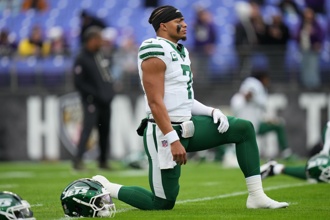 Jets' Justin Fields was surprised by benching but still believes he's a starting quarterback in NFL | iNFOnews.ca