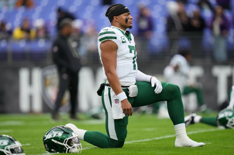 Jets' Justin Fields was surprised by benching but still believes he's a starting quarterback in NFL | iNFOnews.ca