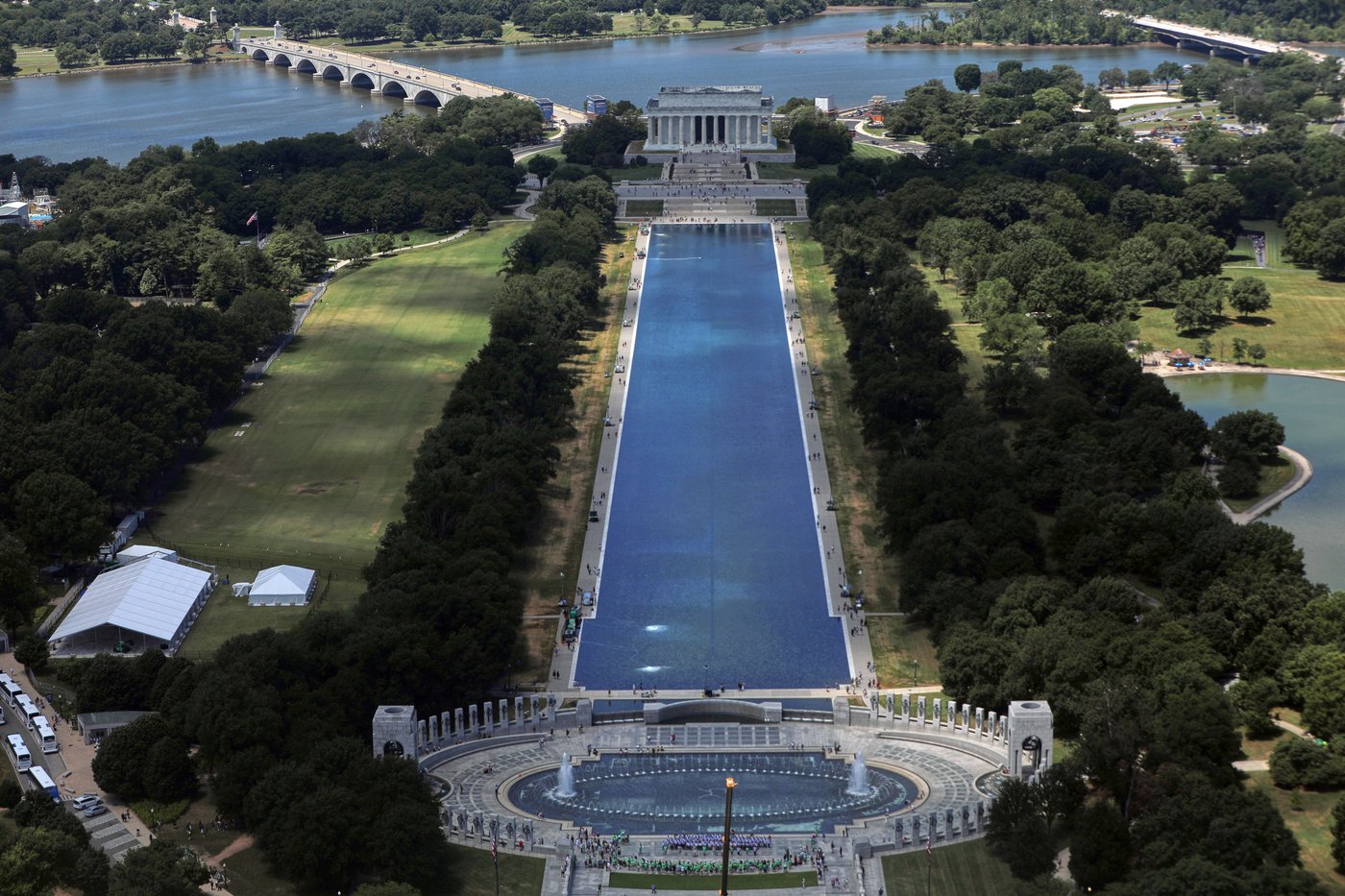 Reflecting Pool liner was cut with a sharp knife or razor, National Park Service says | iNFOnews.ca