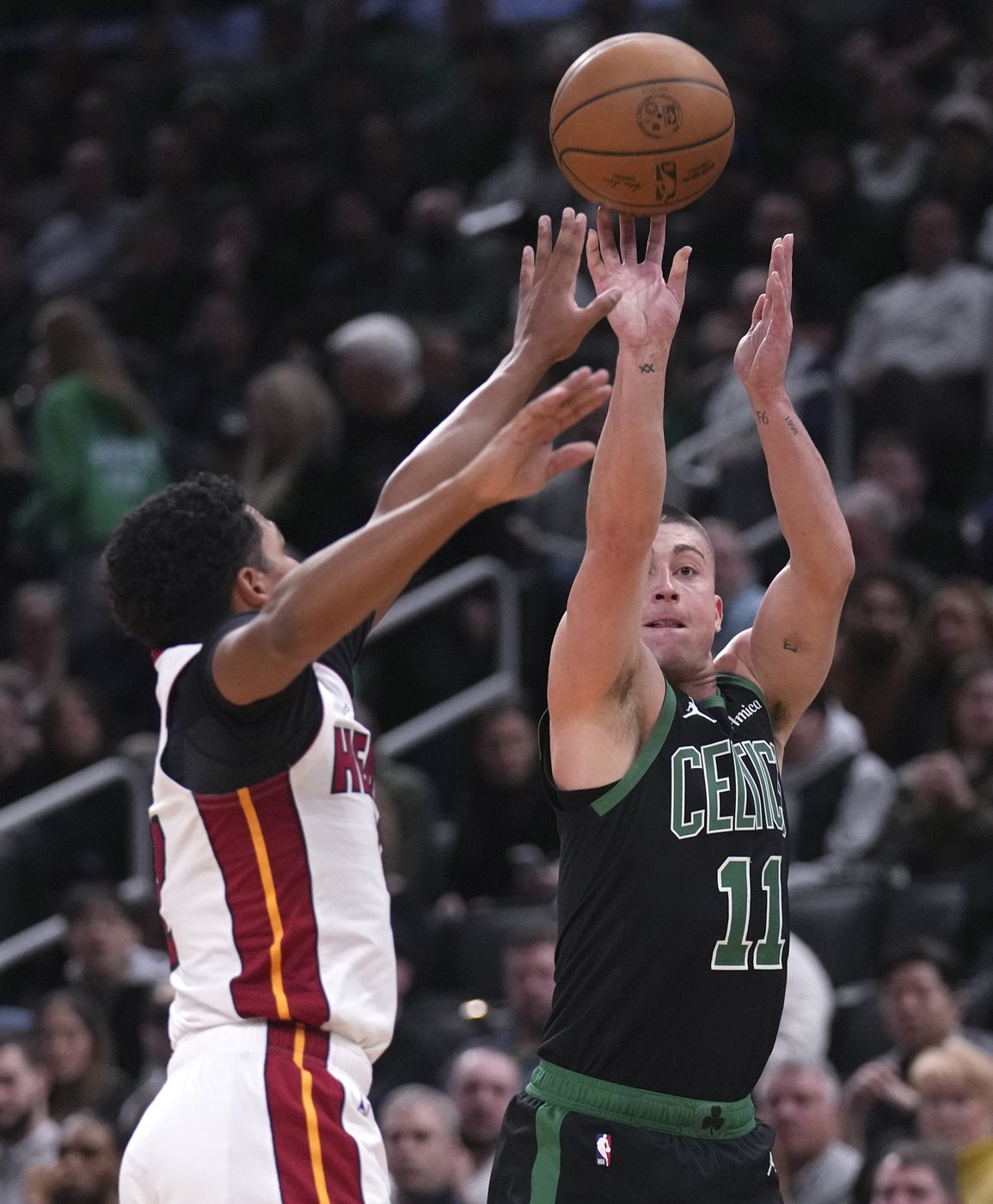 Brown scores 29, Pritchard adds 25 bench points to lead Celtics past Heat 108-89 | iNFOnews.ca Brown scores 29, Pritchard adds 25 bench points to lead Celtics past Heat 108-89 | iNFOnews.ca