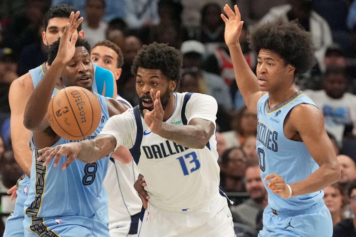 Ja Morant, Cedric Coward help Grizzlies to big lead and a 118-104 victory over Mavericks | iNFOnews.ca