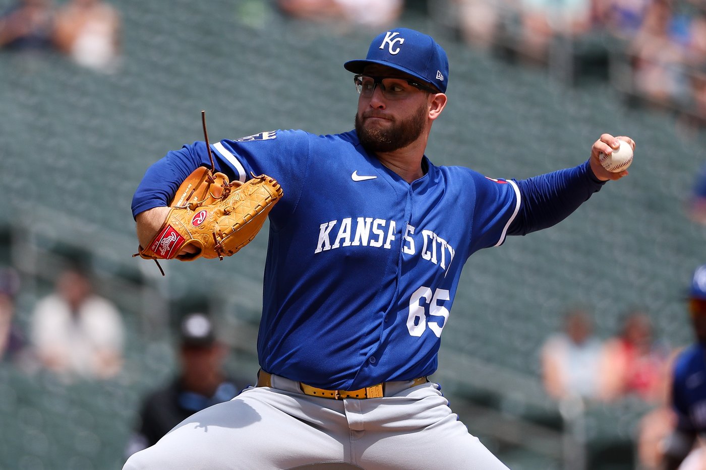 Royals hold off Twins 6-5 after star shortstop Bobby Witt Jr. exits with sore knee | iNFOnews.ca Royals hold off Twins 6-5 after star shortstop Bobby Witt Jr. exits with sore knee | iNFOnews.ca