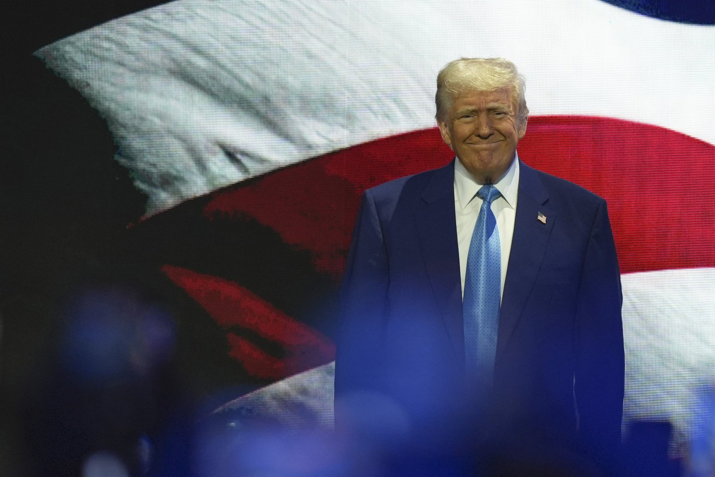 Trump signs order aimed at ending federal benefits for some immigrants | iNFOnews.ca Trump signs order aimed at ending federal benefits for some immigrants | iNFOnews.ca
