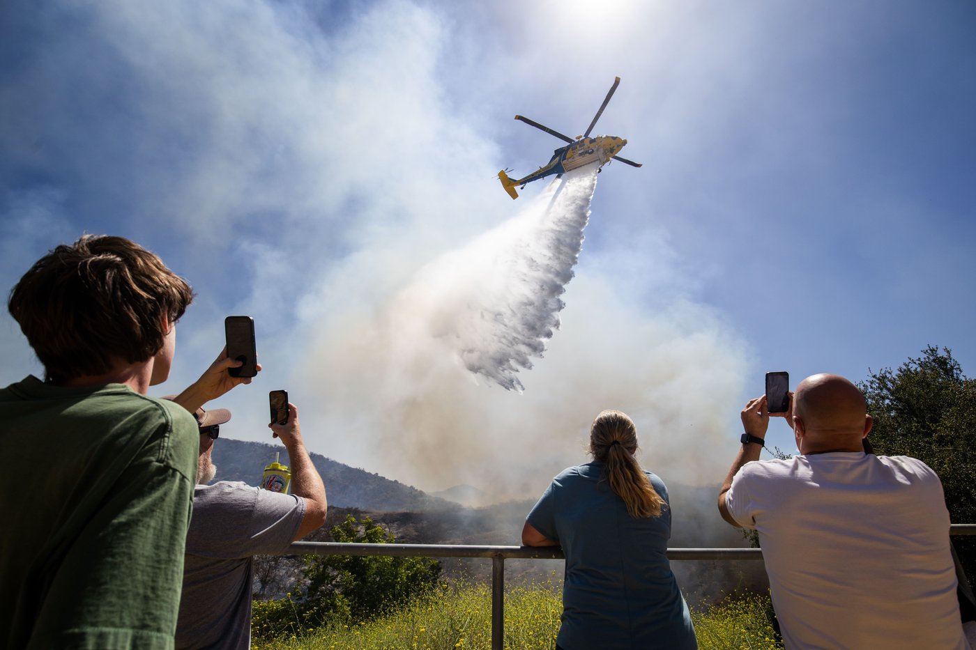 Photos show firefighters battling Southern California blaze | iNFOnews.ca