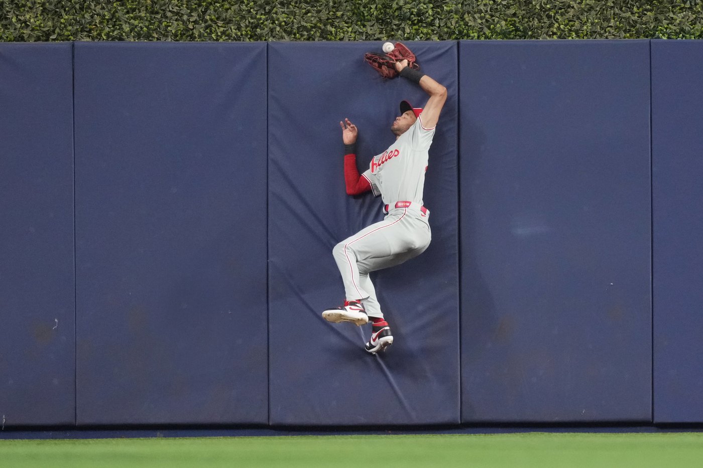 Wheeler throws 6 strong innings, Stott homers to help Phillies beat Marlins 6-5 | iNFOnews.ca Wheeler throws 6 strong innings, Stott homers to help Phillies beat Marlins 6-5 | iNFOnews.ca