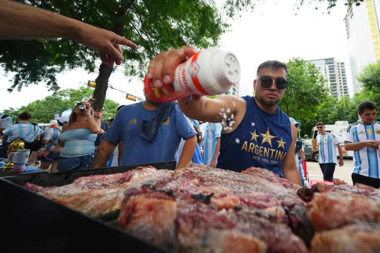 There's a beef about beef at the World Cup, as Argentina fans pour into Texas | iNFOnews.ca