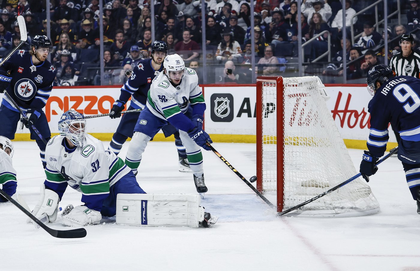 Vancouver Canucks ink defenceman Victor Mancini to two-year extension | iNFOnews.ca