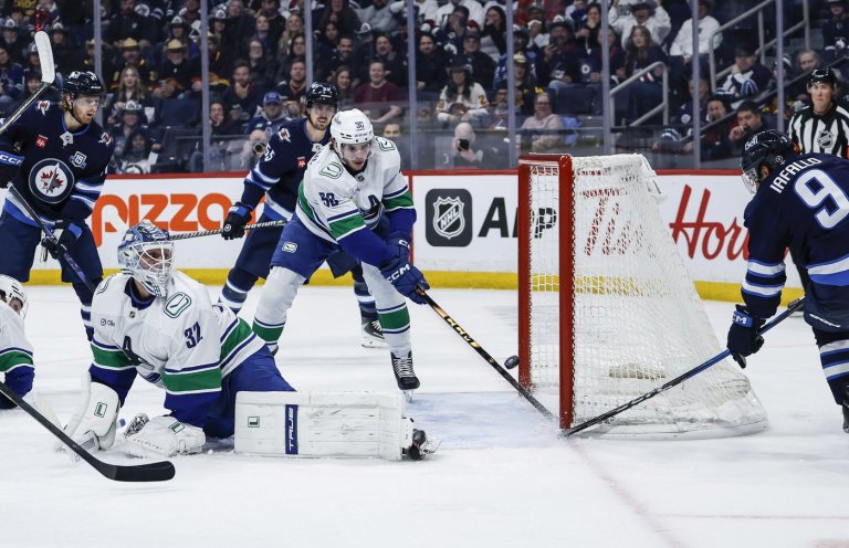 Vancouver Canucks ink defenceman Victor Mancini to two-year extension | iNFOnews.ca