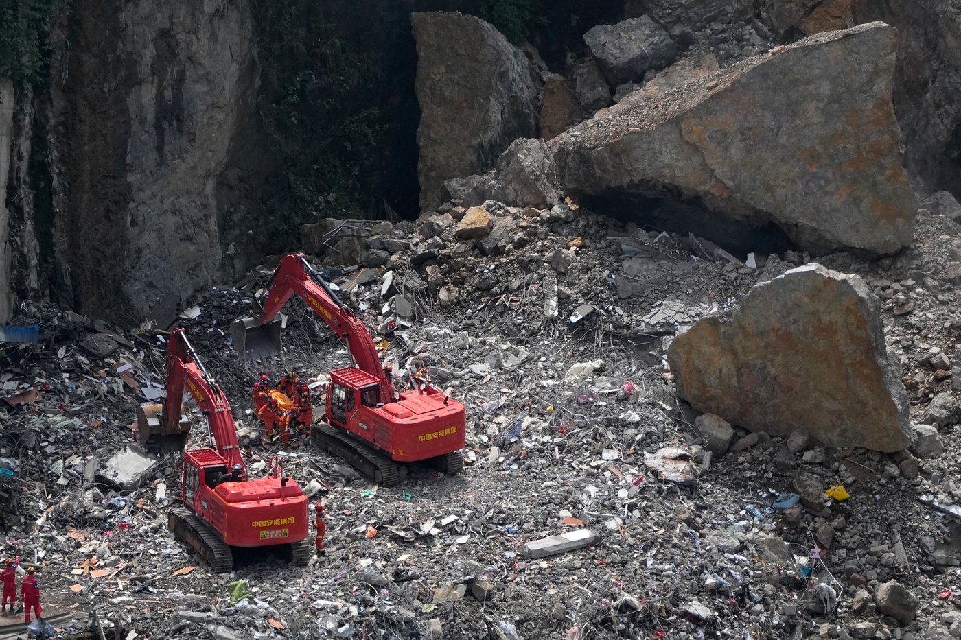 Toll from landslide in southwestern China rises to 11 dead, with 50 people still missing | iNFOnews.ca Toll from landslide in southwestern China rises to 11 dead, with 50 people still missing | iNFOnews.ca