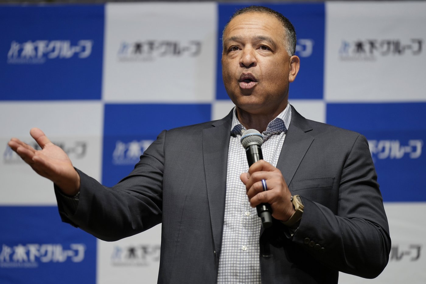 Does Shohei Ohtani still owe his manager Dave Roberts a new Porsche? | iNFOnews.ca