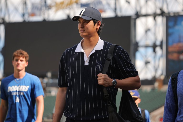 Dodgers star Shohei Ohtani out of the lineup against White Sox because of knee soreness | iNFOnews.ca