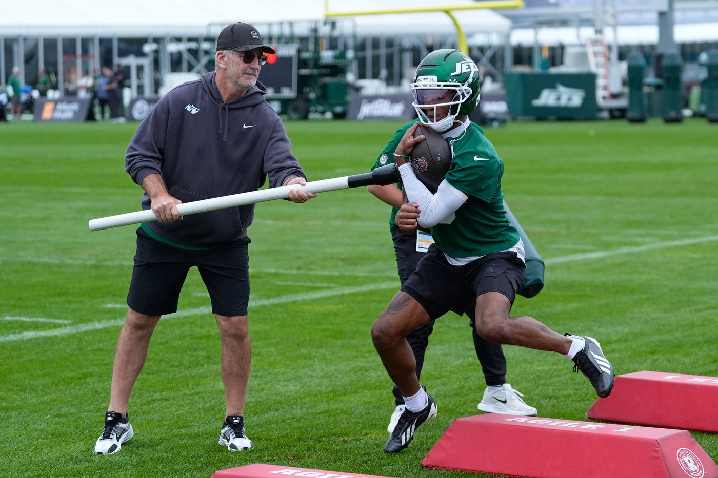 At 35 and in 14th season, Jets' Geno Smith has Frank Reich seeing a QB in his prime 'like he's 28' | iNFOnews.ca