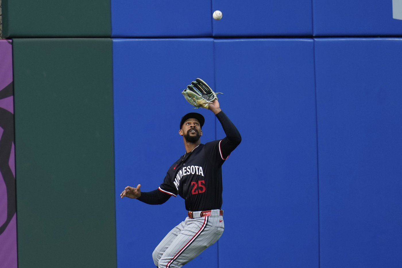 Bo Naylor hits 3-run homer, closer Emmanuel Clase gets save in Guardians' 4-2 win over Twins | iNFOnews.ca Bo Naylor hits 3-run homer, closer Emmanuel Clase gets save in Guardians' 4-2 win over Twins | iNFOnews.ca