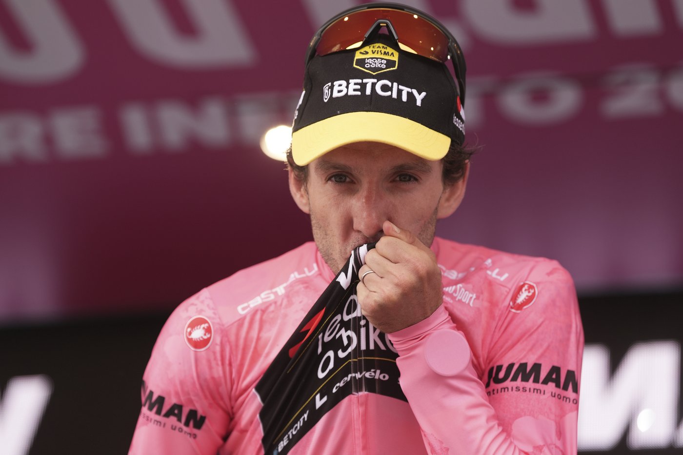 Redemption for Yates on epic mountain climb as he closes in on Giro d'Italia title | iNFOnews.ca