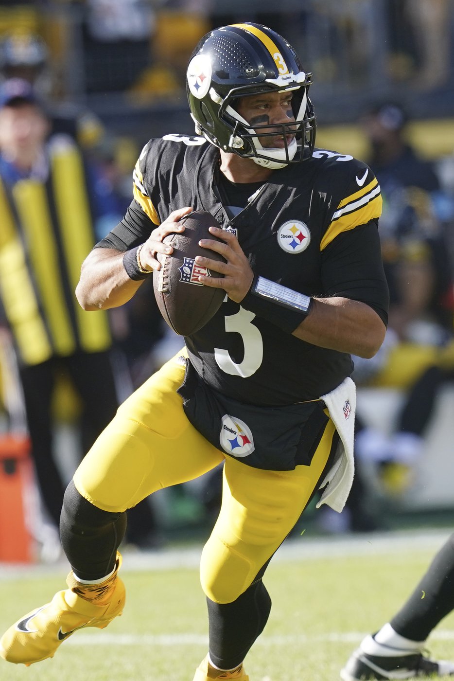 Wilson throws for 2 touchdowns as Steelers cruise past mistake-prone Browns 27-14 | iNFOnews.ca Wilson throws for 2 touchdowns as Steelers cruise past mistake-prone Browns 27-14 | iNFOnews.ca