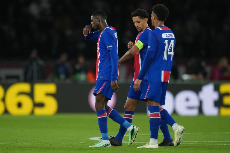 PSG forward Dembélé limps off against Barcelona in Champions League | iNFOnews.ca
