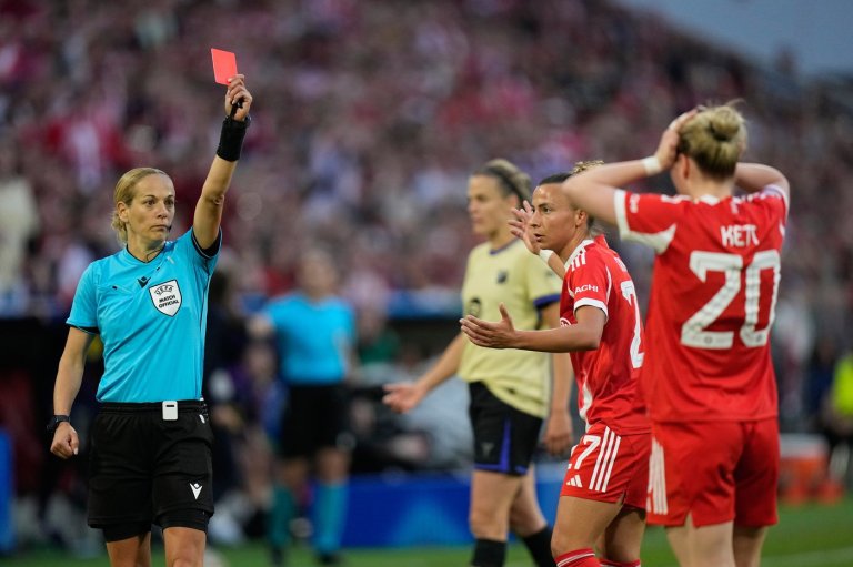 Bayern suffers hair-pull red card in draw with Barça in Women's Champions League semifinal | iNFOnews.ca