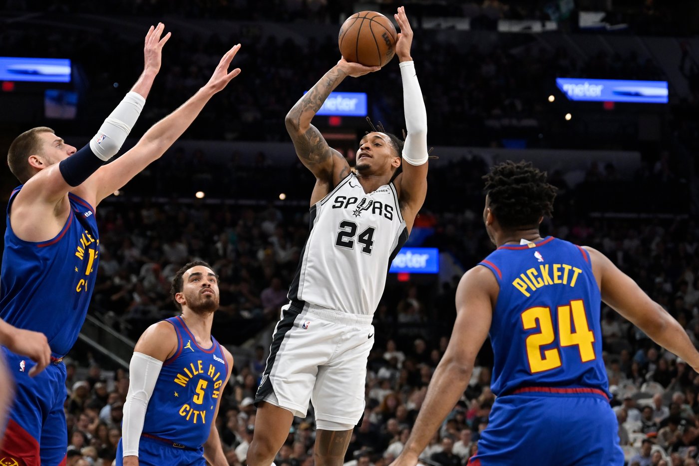 Jokic plays 1st half of Nuggets' game versus Spurs to qualify for award eligibility while Wemby sits | iNFOnews.ca