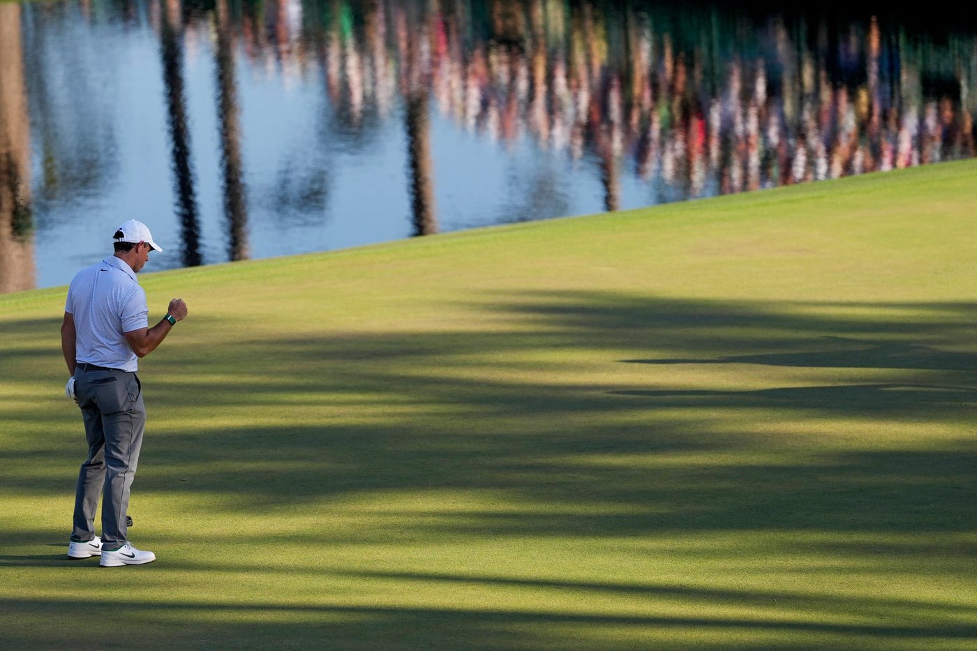 Rory McIlroy pulls away with birdie binge and sets Masters record with 6-shot lead at halfway mark | iNFOnews.ca