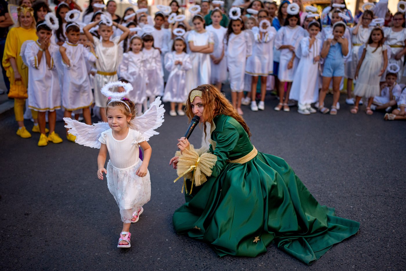 Bucharest’s Little Angels’ Parade brings children to the streets, in photos | iNFOnews.ca