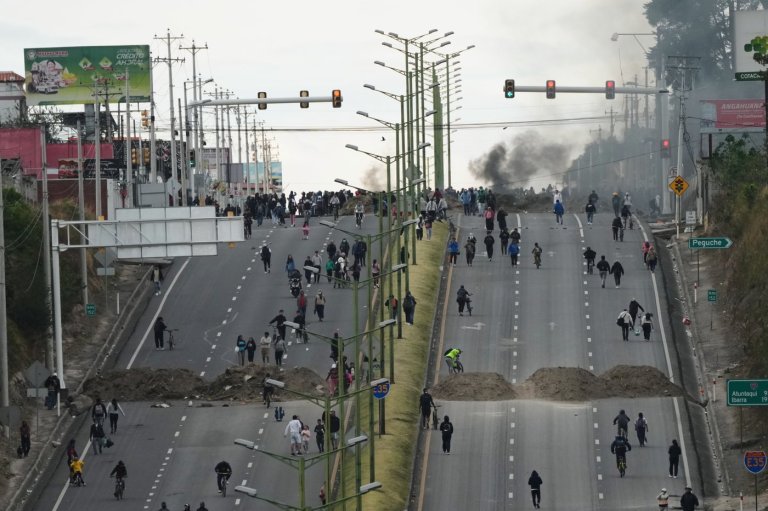Violent clash over fuel prices in Ecuador leaves 1 protester dead and 12 soldiers injured | iNFOnews.ca