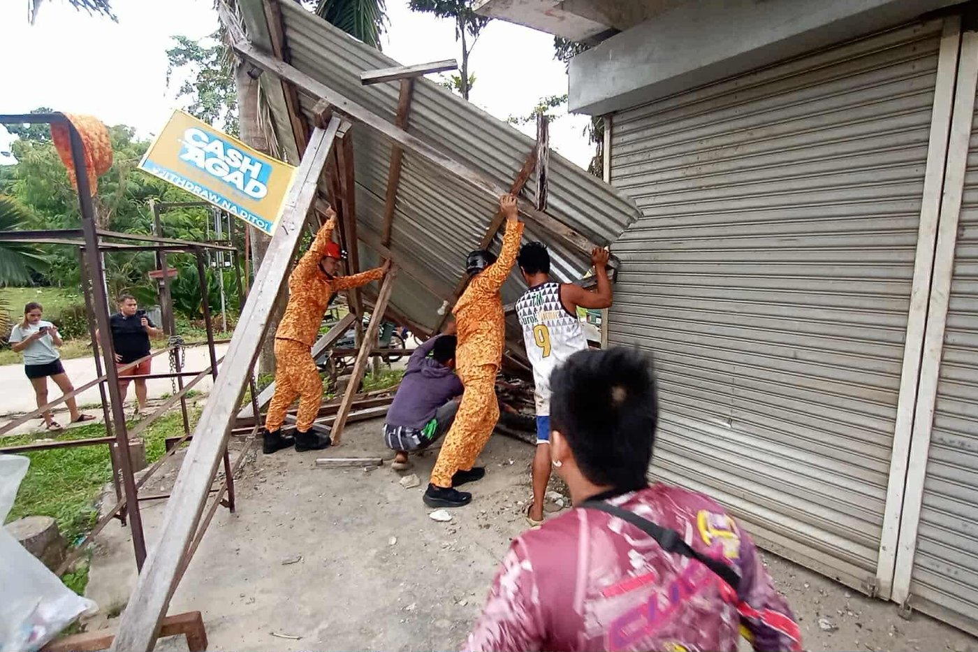 Two powerful quakes strike off southern Philippines, killing at least 7 people | iNFOnews.ca Two powerful quakes strike off southern Philippines, killing at least 7 people | iNFOnews.ca