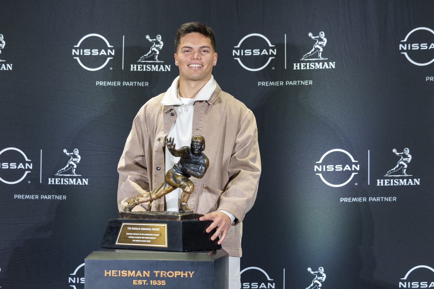 Travis Hunter and Ashton Jeanty give this year's Heisman Trophy ceremony a different vibe | iNFOnews.ca