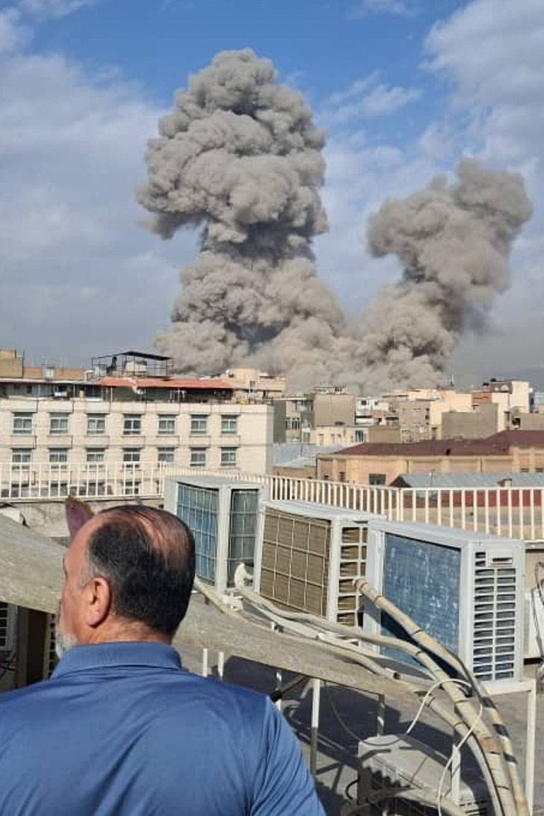 See the world in vertical: Top photos by AP photojournalists | iNFOnews.ca