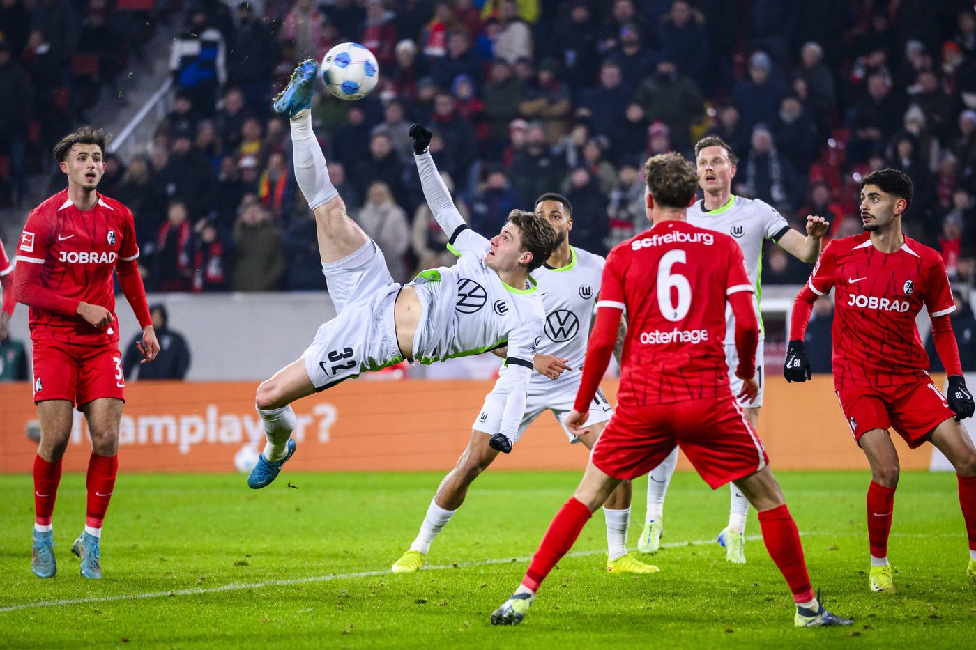 Freiburg survives late onslaught to beat Wolfsburg in Bundesliga thriller | iNFOnews.ca