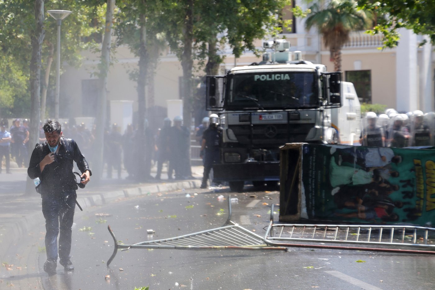 Albanian police use tear gas and pepper spray as Tirana protest turns violent | iNFOnews.ca Albanian police use tear gas and pepper spray as Tirana protest turns violent | iNFOnews.ca