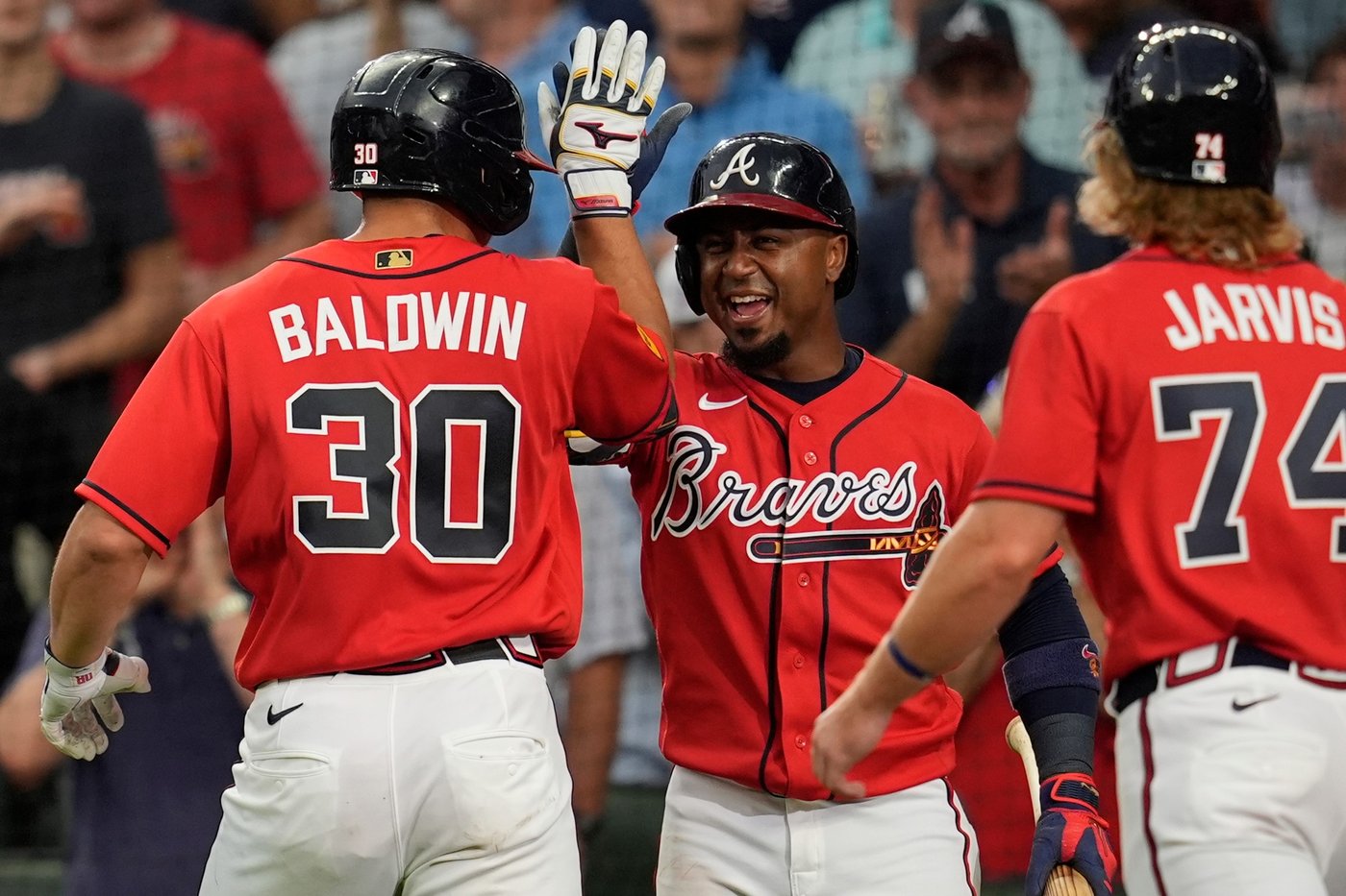 Chris Sale dominates with 7 shutout innings as the Braves rout the Rangers 15-1 | iNFOnews.ca