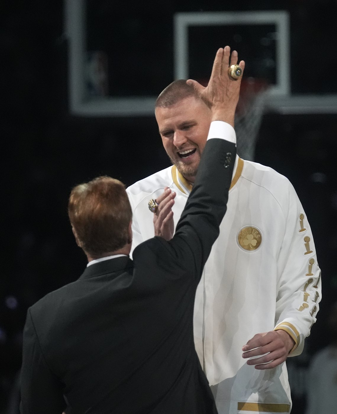 Celtics celebrate 18th NBA title with banner, rings and call from Tatum: 'Let's do it again.' | iNFOnews.ca