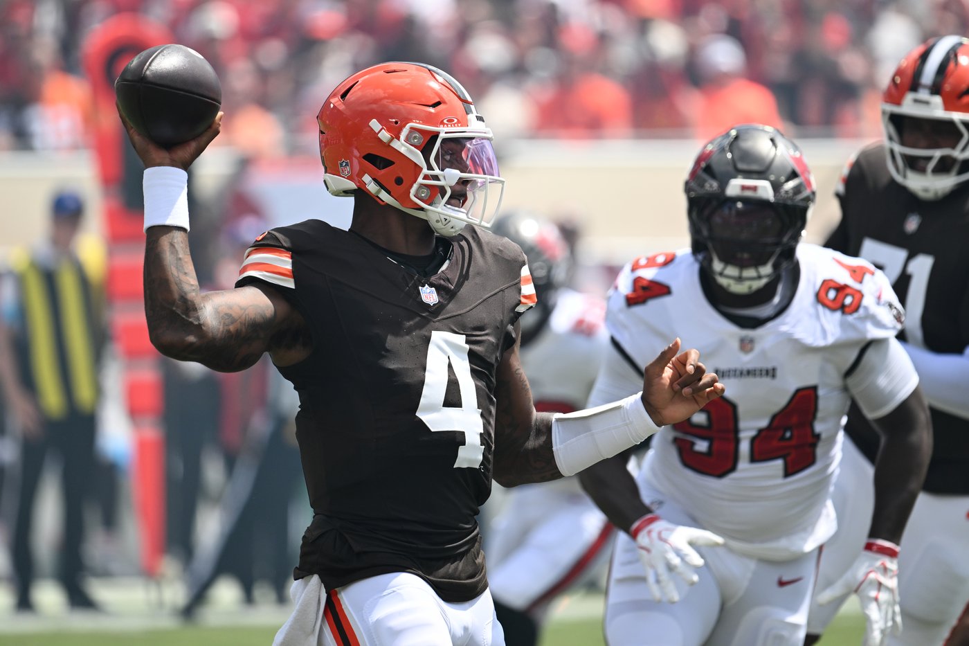 Browns-Buccaneers delayed by lightning at 2-minute warning | iNFOnews.ca Browns-Buccaneers delayed by lightning at 2-minute warning | iNFOnews.ca
