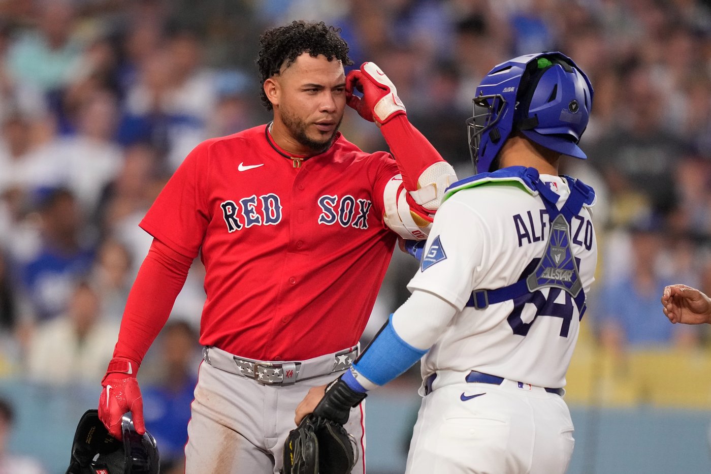 Red Sox All-Star Willson Contreras exits after 95-mph pitch clips his helmet | iNFOnews.ca Red Sox All-Star Willson Contreras exits after 95-mph pitch clips his helmet | iNFOnews.ca