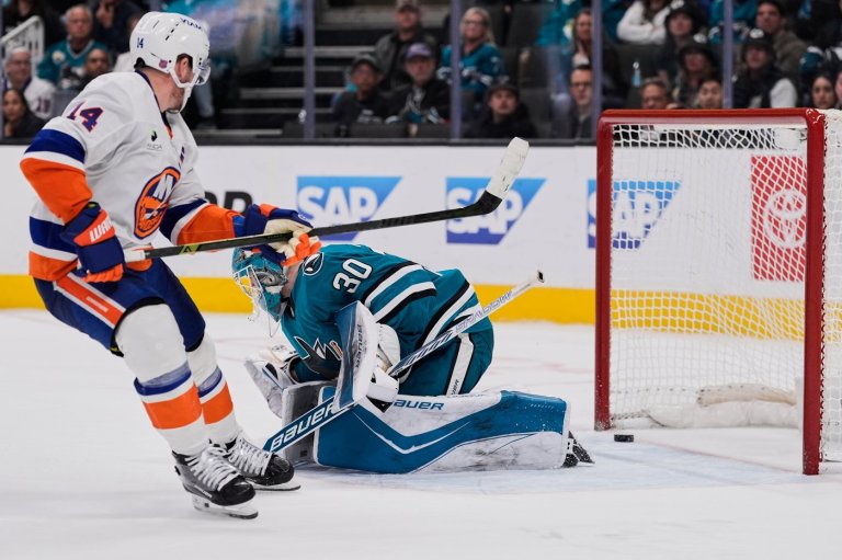 Horvat scores winner in OT as Islanders edge Sharks 2-1 | iNFOnews.ca