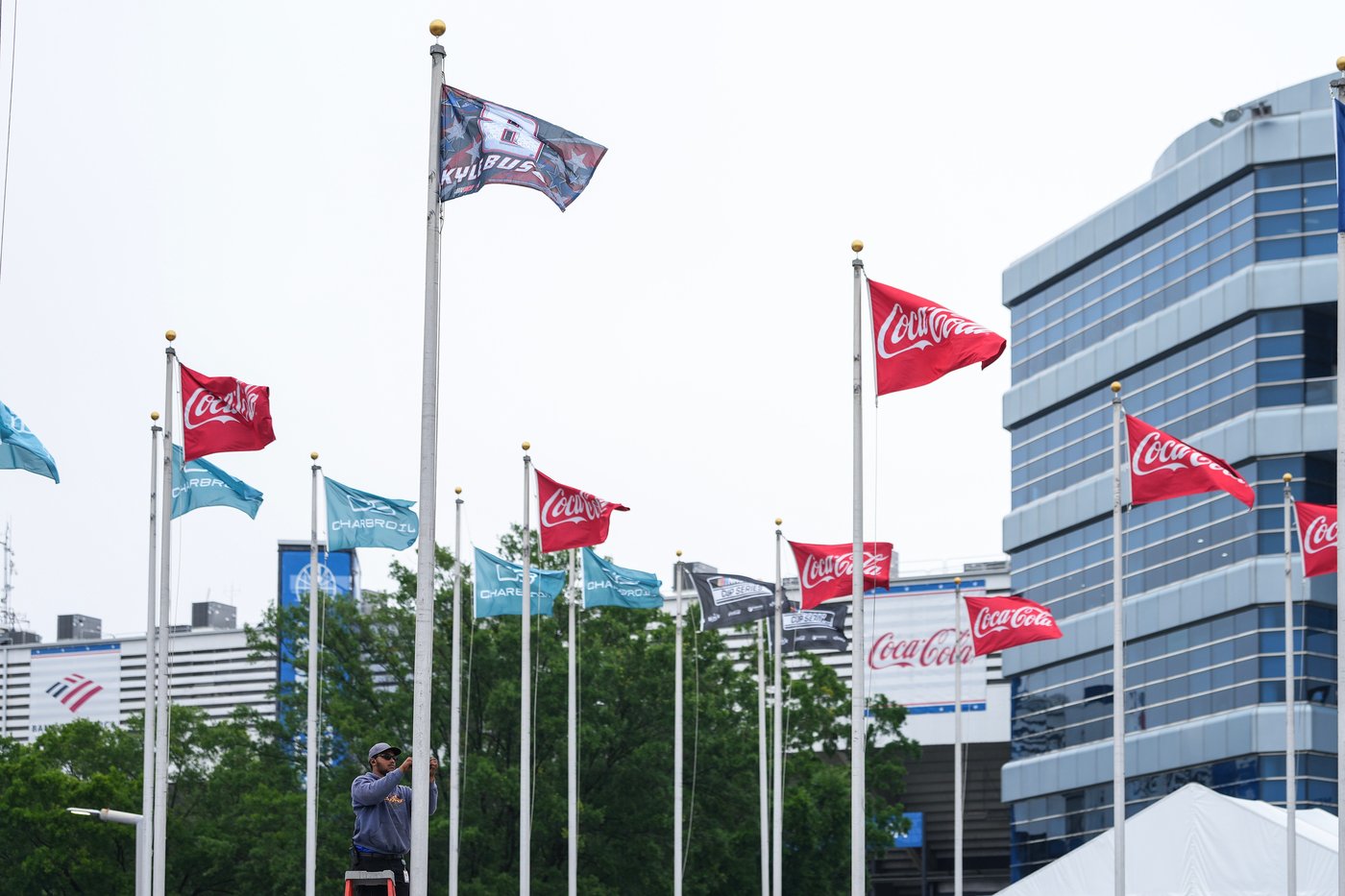 NASCAR suspends 23XI Racing account manager accused of assaulting 77-year-old man with a golf cart | iNFOnews.ca NASCAR suspends 23XI Racing account manager accused of assaulting 77-year-old man with a golf cart | iNFOnews.ca