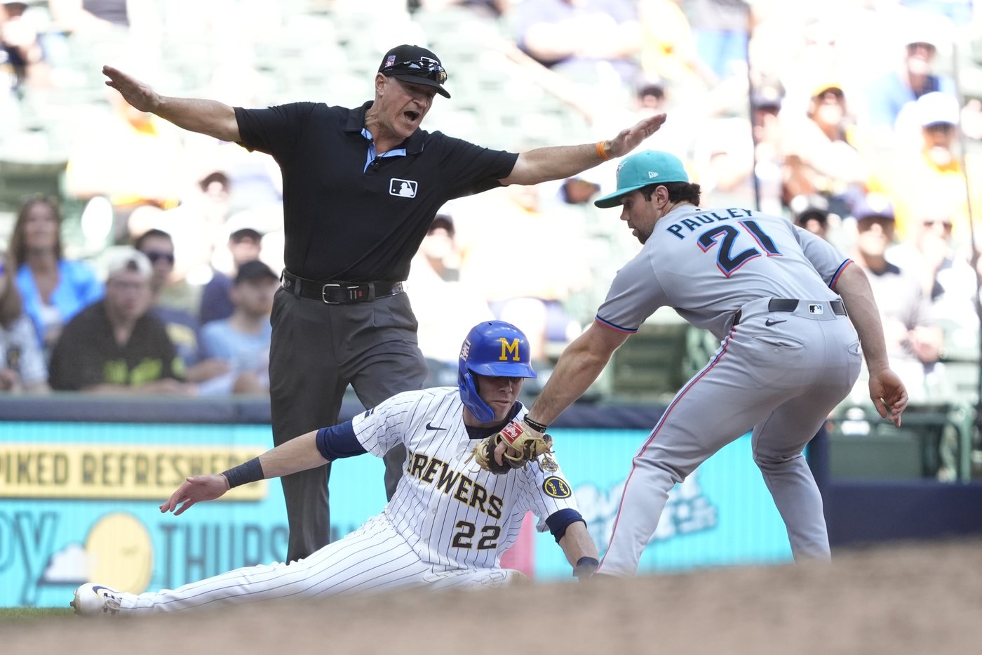 Perkins delivers winning hit as Brewers rally to beat Marlins 3-2 and avoid sweep | iNFOnews.ca Perkins delivers winning hit as Brewers rally to beat Marlins 3-2 and avoid sweep | iNFOnews.ca
