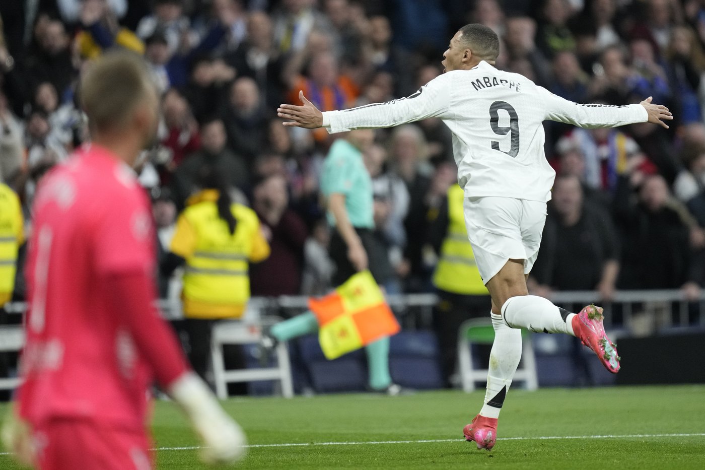 Mbappé puts on a show again with 2 goals as Real Madrid beats Las Palmas 4-1 | iNFOnews.ca