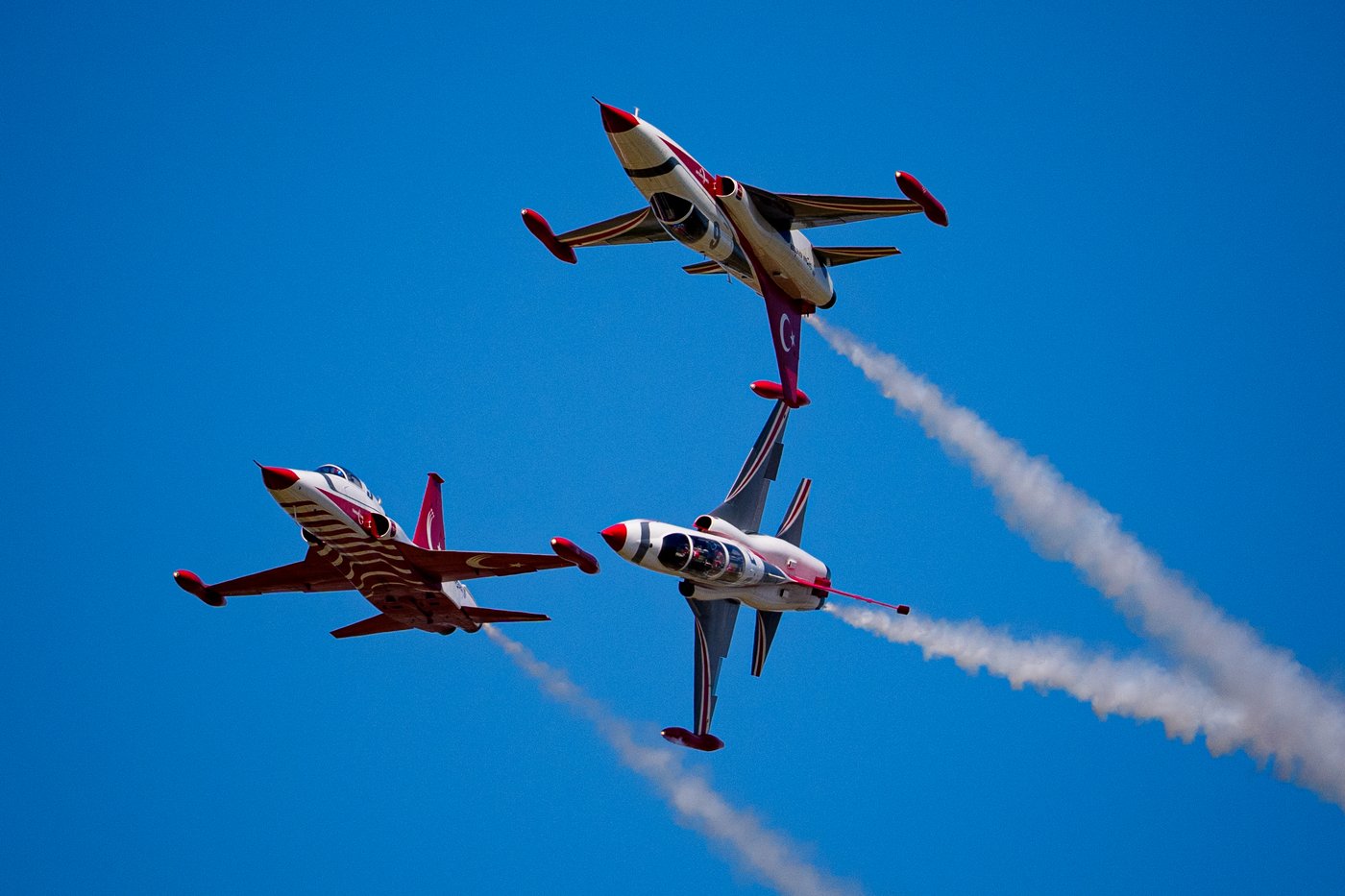 Aircraft and aerobatics dazzle at Bucharest air show, in photos | iNFOnews.ca