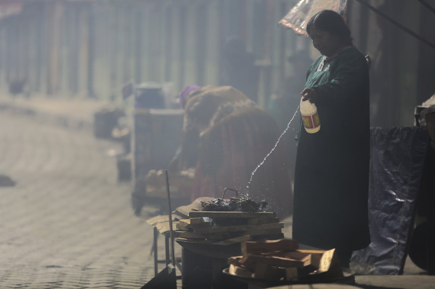 Shamans refuse to evacuate precarious cliff-top shacks in Bolivia despite government order | iNFOnews.ca