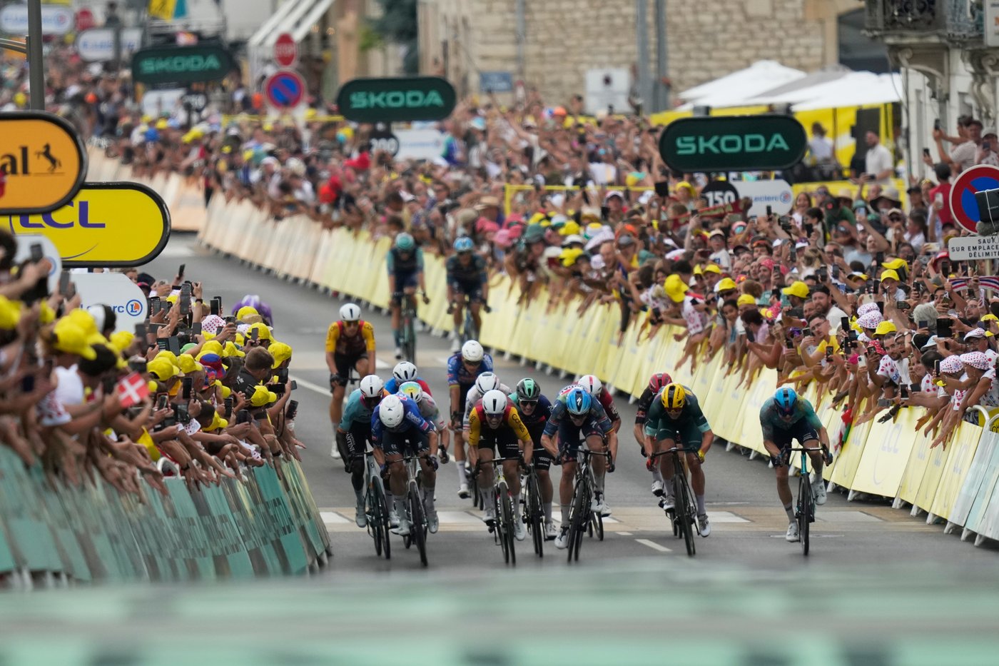 Merlier wins crash-marred 12th stage of the Tour de France, Pogacar retains overall lead | iNFOnews.ca Merlier wins crash-marred 12th stage of the Tour de France, Pogacar retains overall lead | iNFOnews.ca